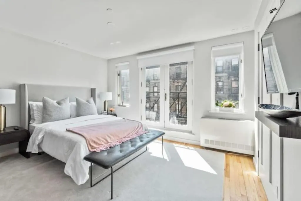 Luxe Studio With Charming Juliet Balcony Apartment New York