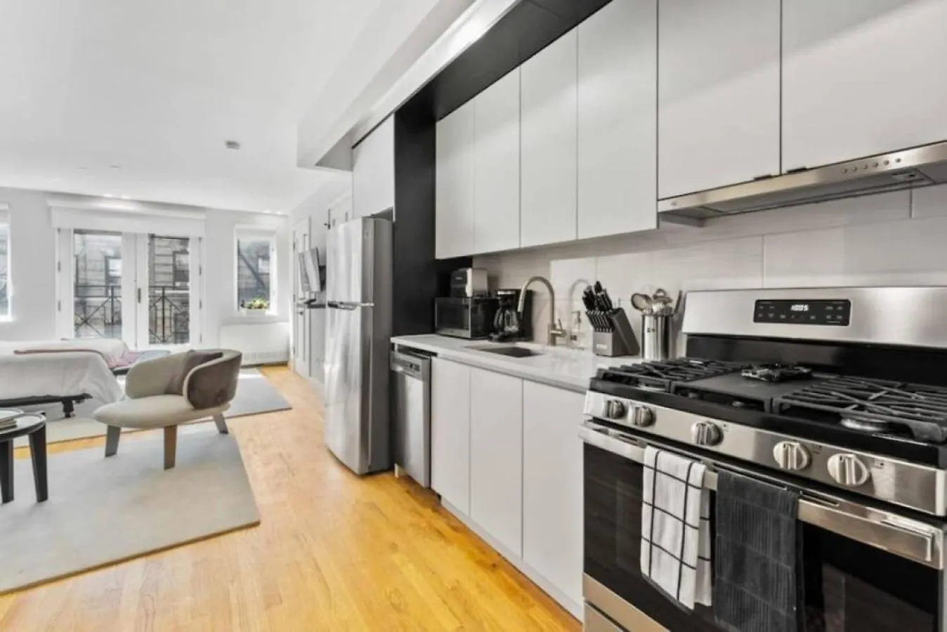 Luxe Studio With Charming Juliet Balcony Apartment New York