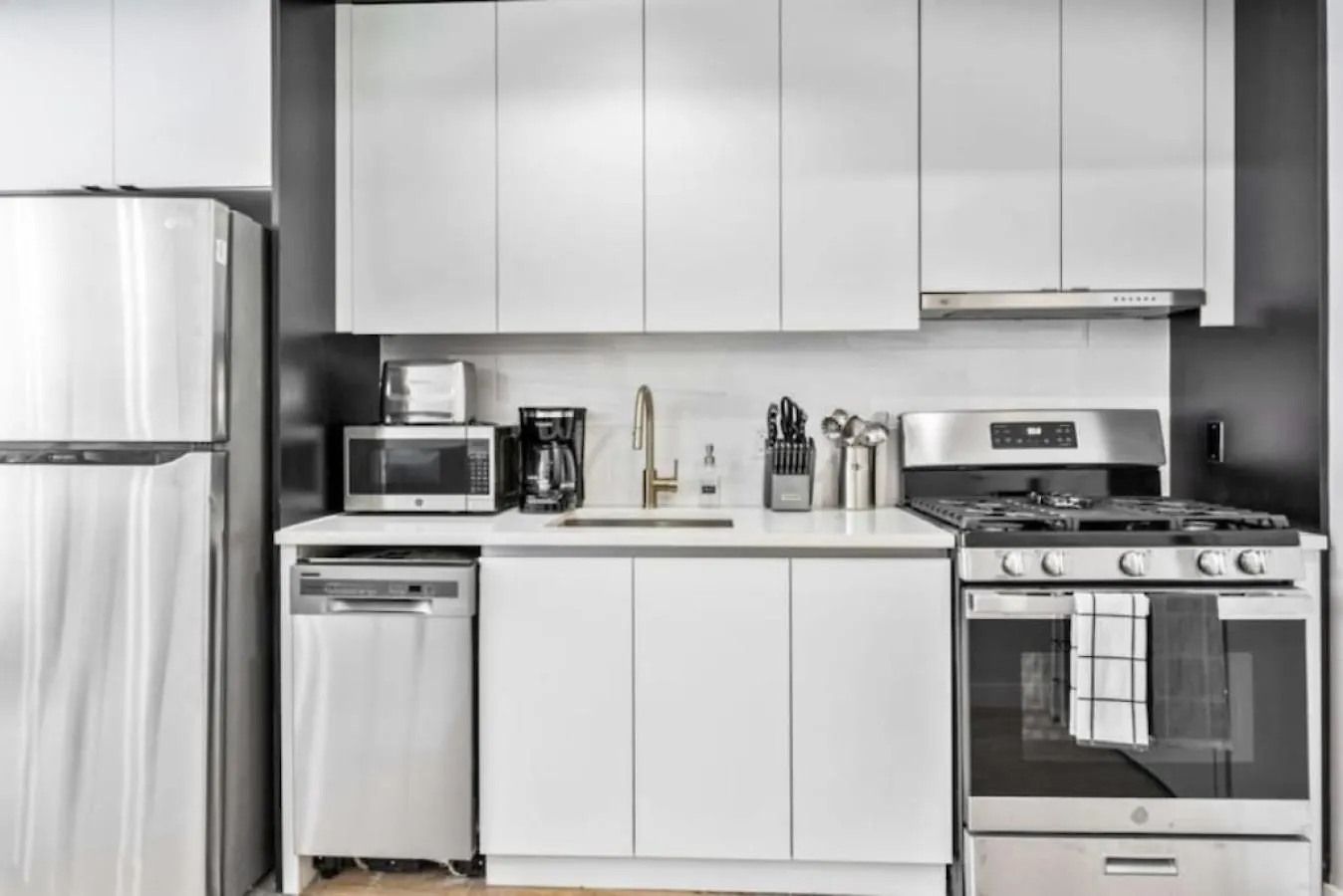 Luxe Studio With Charming Juliet Balcony Apartment New York 0*,  United States