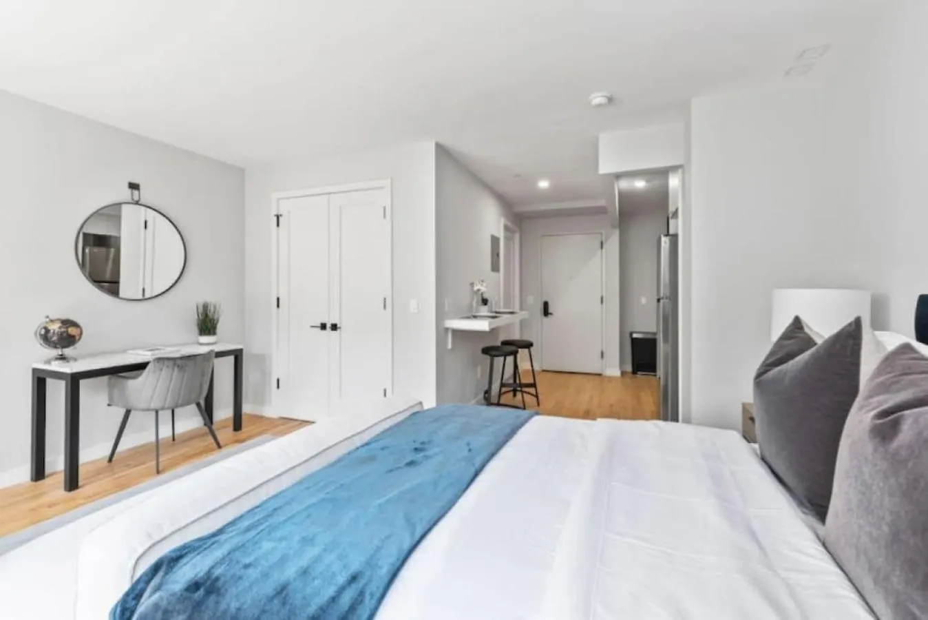 Luxe Studio With Charming Juliet Balcony Apartment New York United States