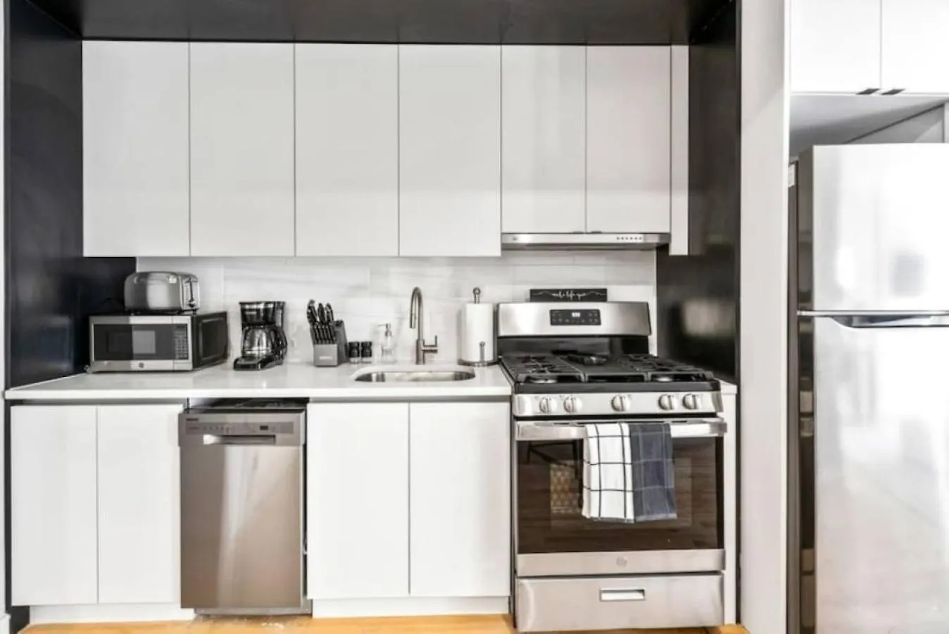Luxe Studio With Charming Juliet Balcony Apartment New York