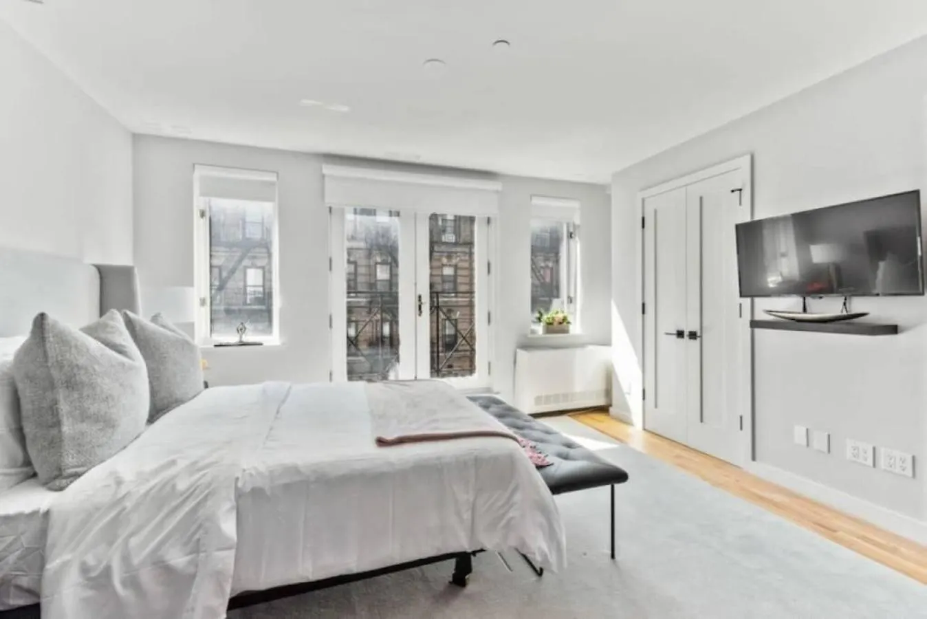 Luxe Studio With Charming Juliet Balcony Apartment New York