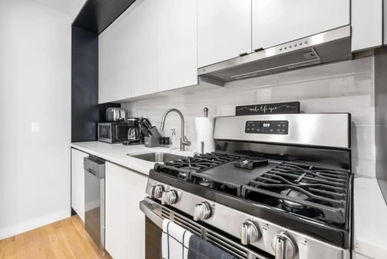 Luxe Studio With Charming Juliet Balcony Apartment New York